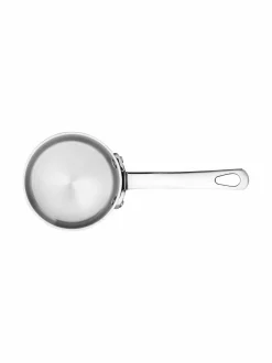 3 kastikepannua ja alusta