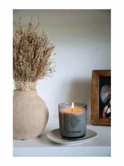 Pink Pepper -luksuskynttilä kannella 210 g