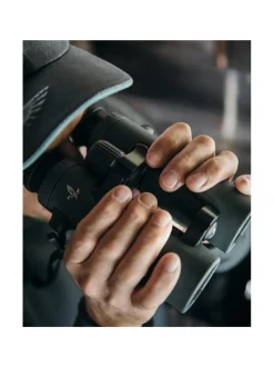 Swarovski EL Range 10x42 TA -kiikarit etäisyysmittarilla