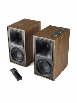 The Fives -aktiivikaiutinpari, pähkinäpuu