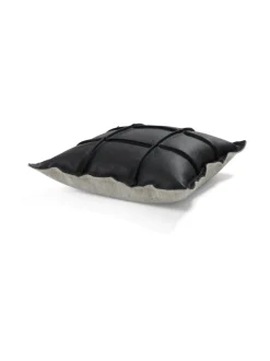 Väre-tyyny 45x45cm musta