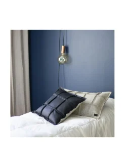 Väre-tyyny 45x45cm musta