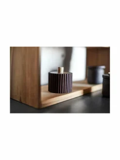 Yami-kannellinen säilytysrasia